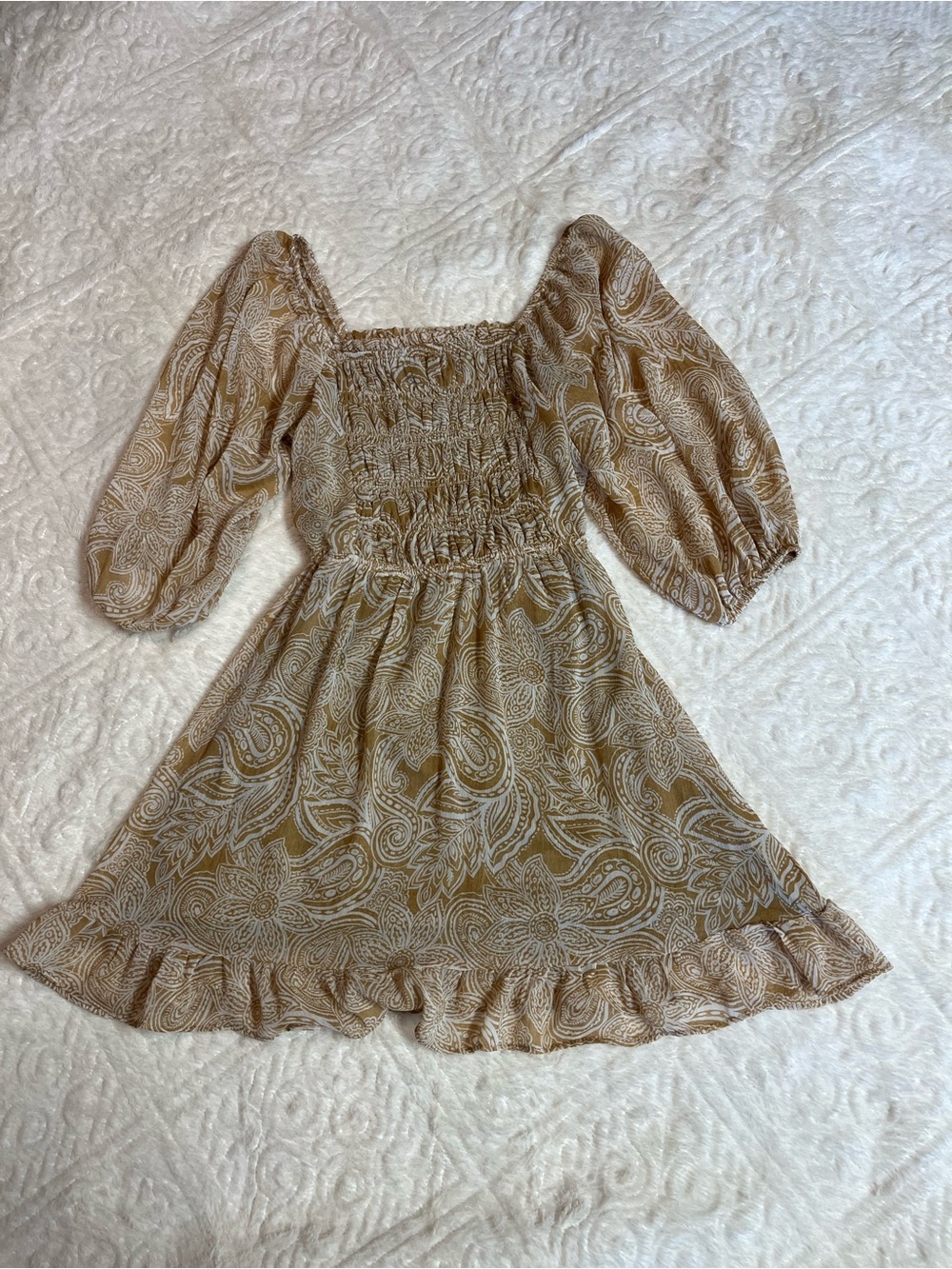 Women’s Smocked Puff-Sleeve Dress in Tan Paisley